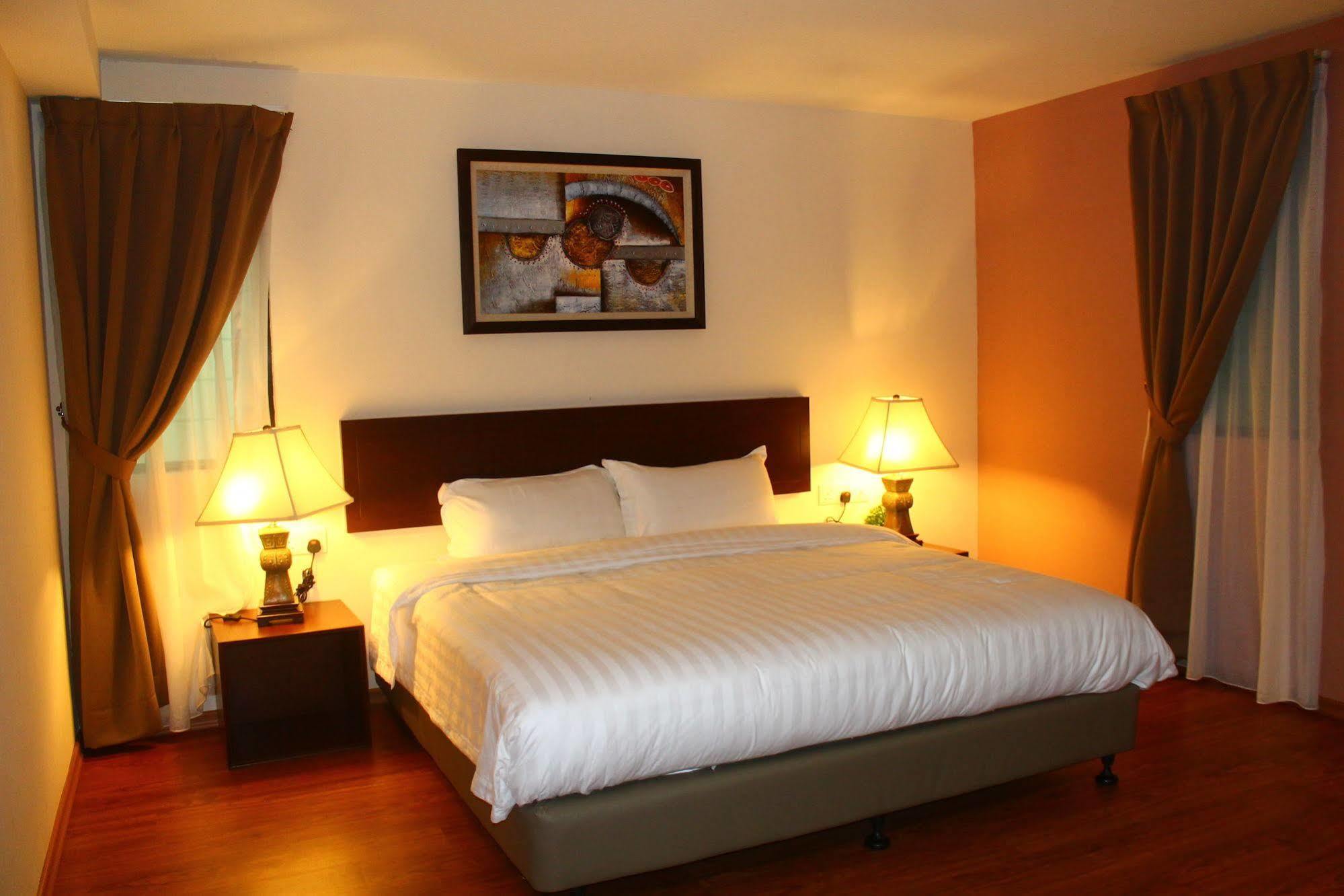 906 Riverside Hotel Malacca Exterior photo