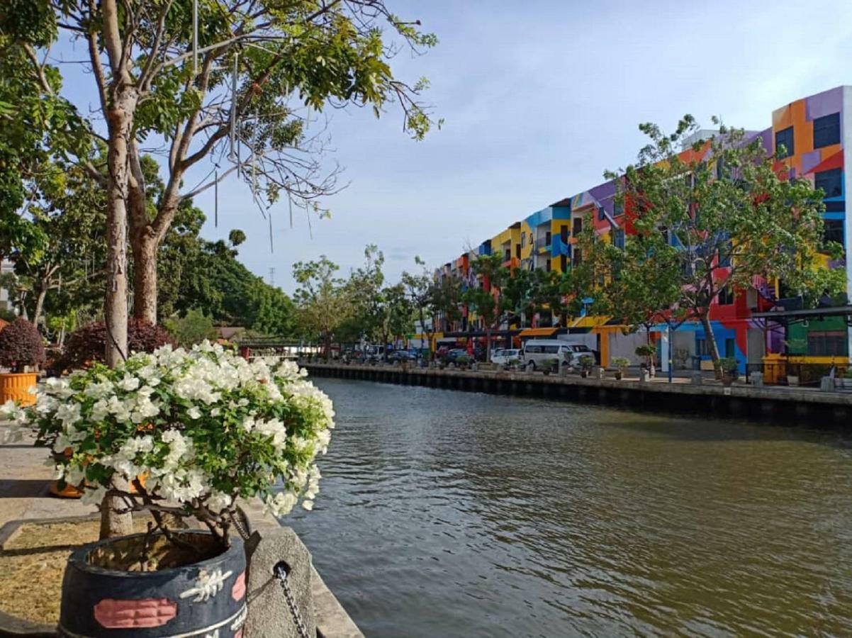 906 Riverside Hotel Malacca Exterior photo